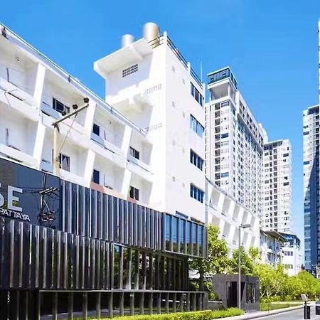 The Base Central Pattaya Exterior photo
