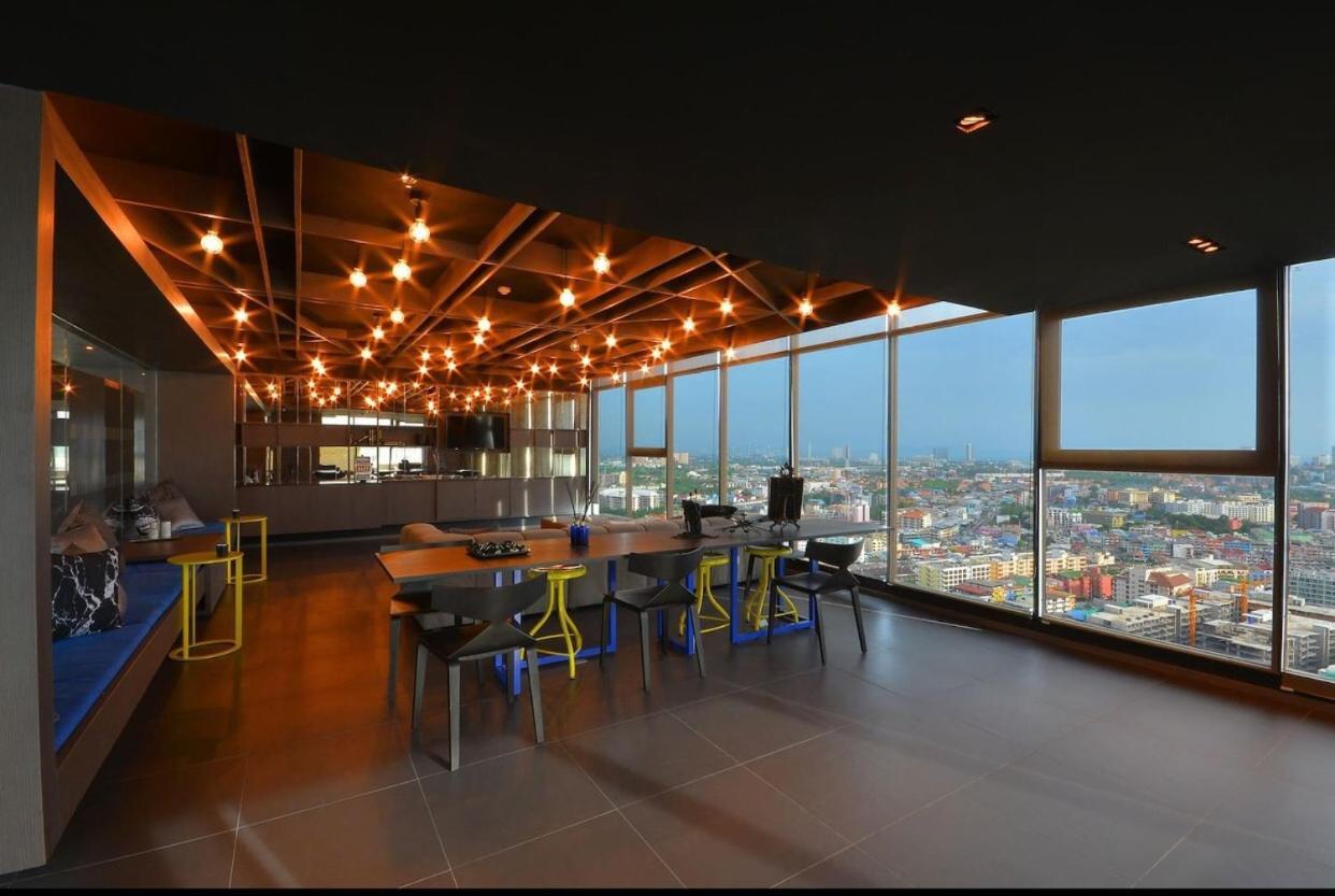 The Base Central Pattaya Exterior photo
