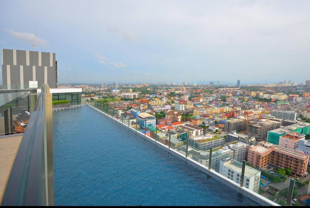 The Base Central Pattaya Exterior photo