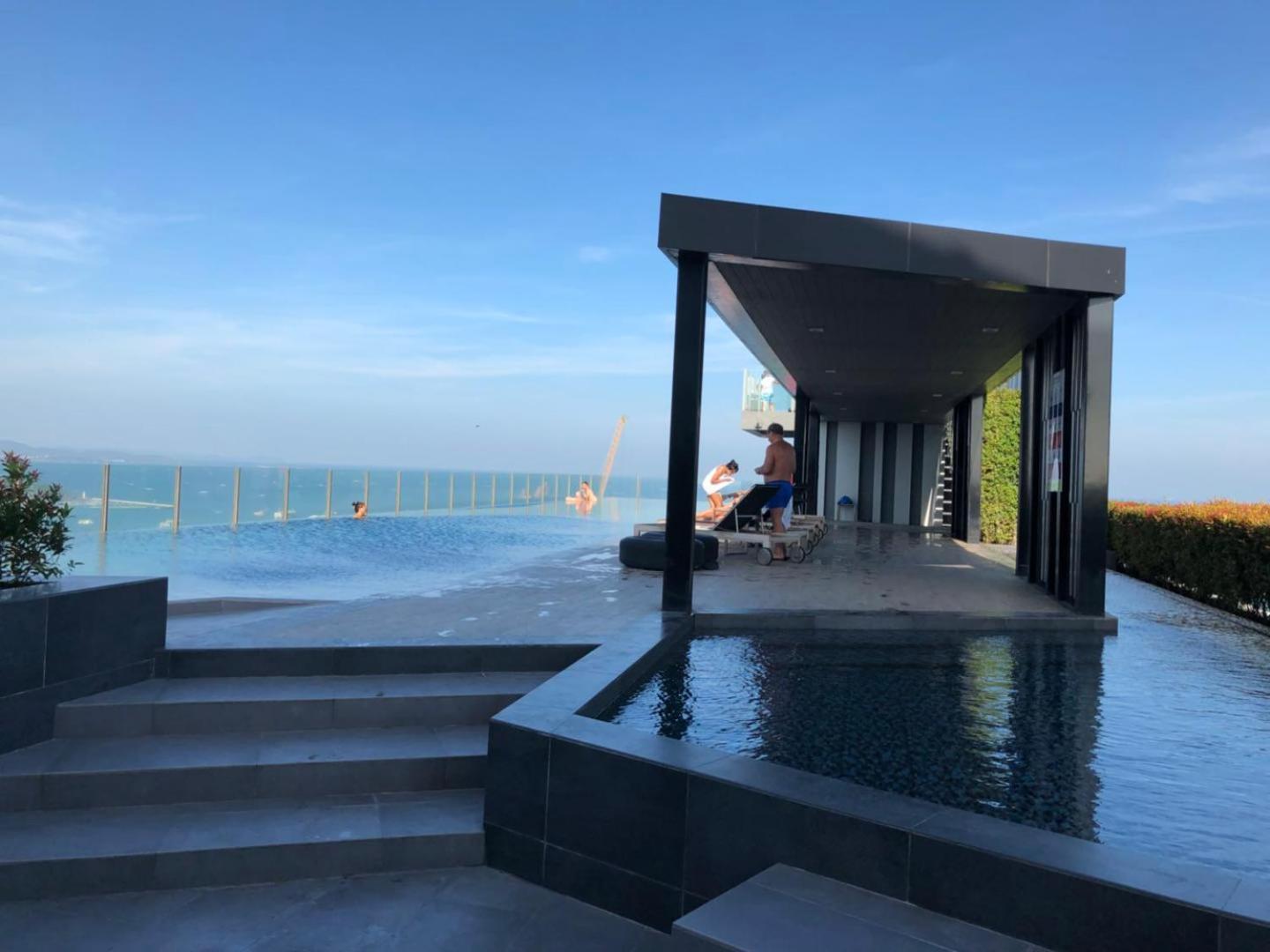 The Base Central Pattaya Exterior photo