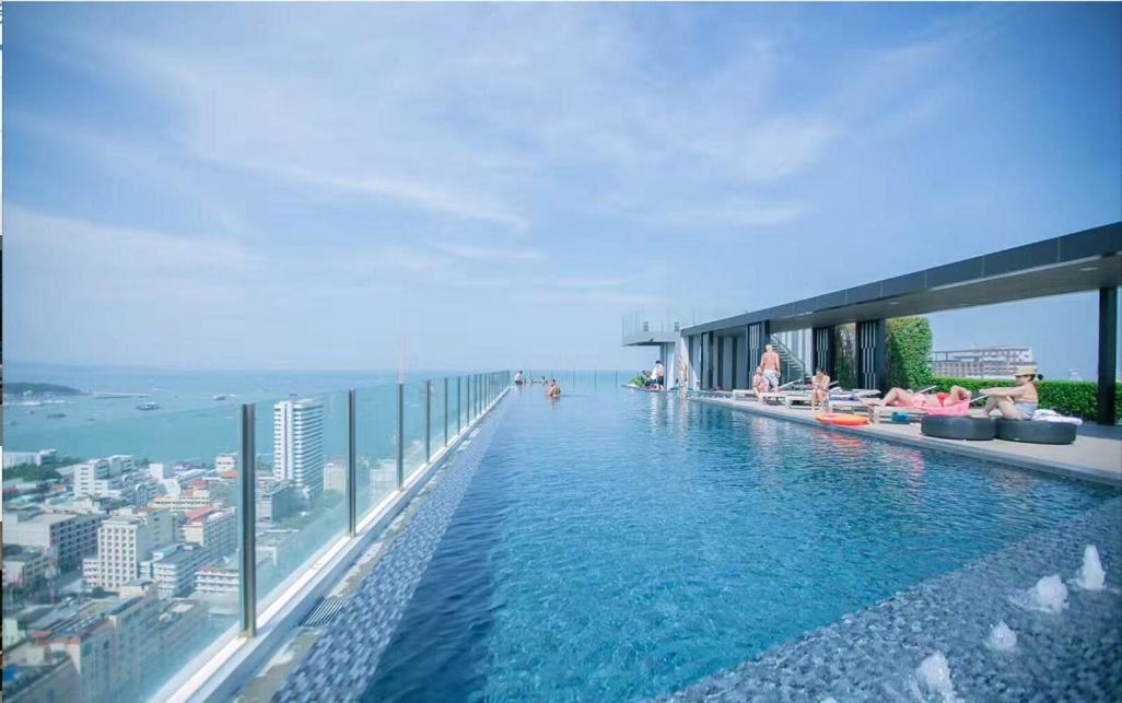 The Base Central Pattaya Exterior photo