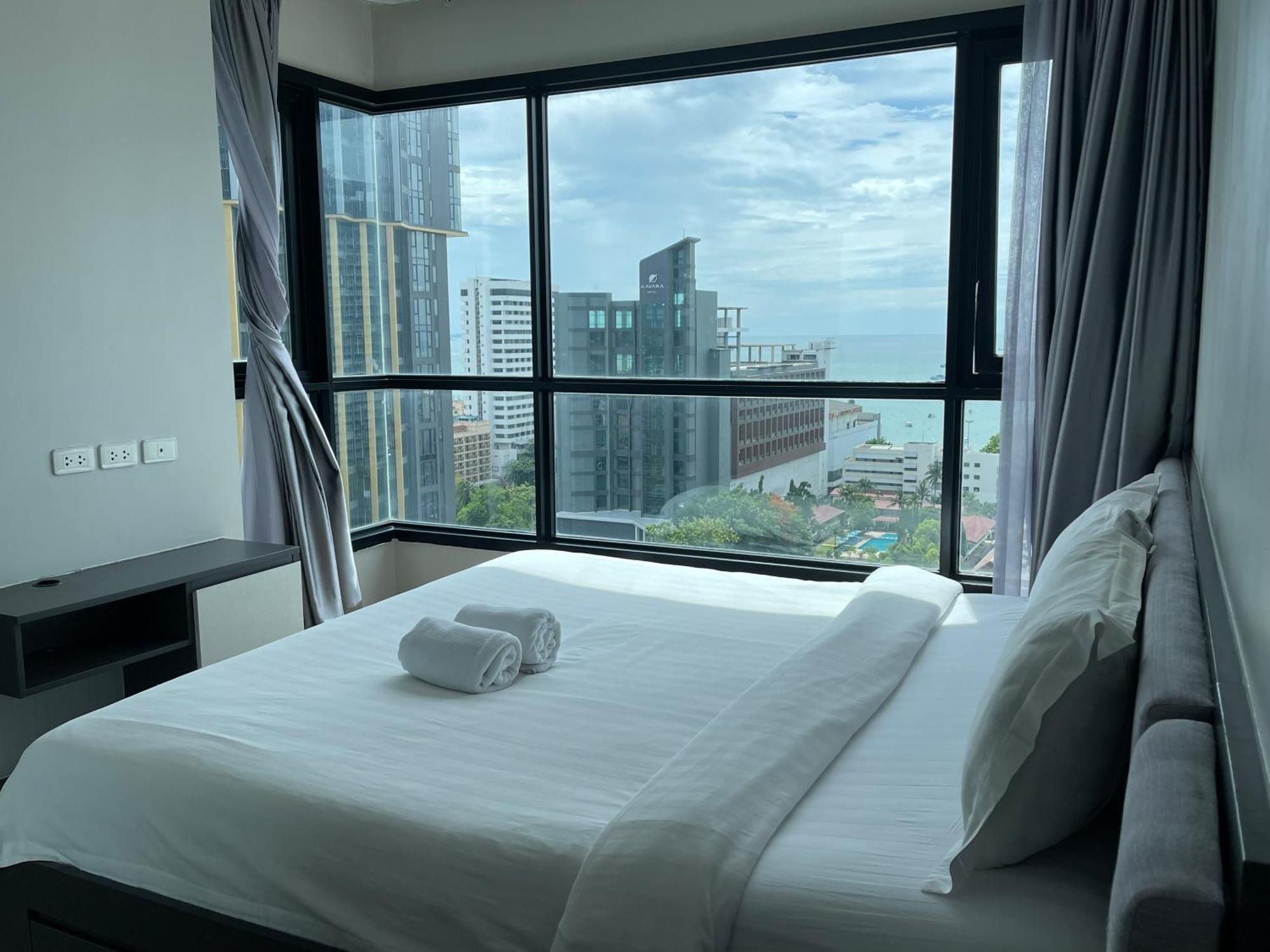 The Base Central Pattaya Exterior photo