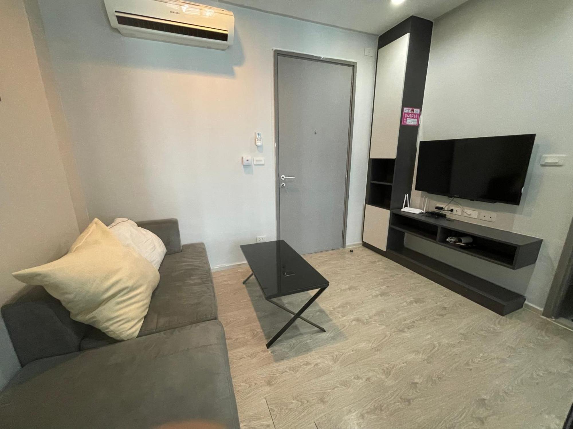 The Base Central Pattaya Room photo