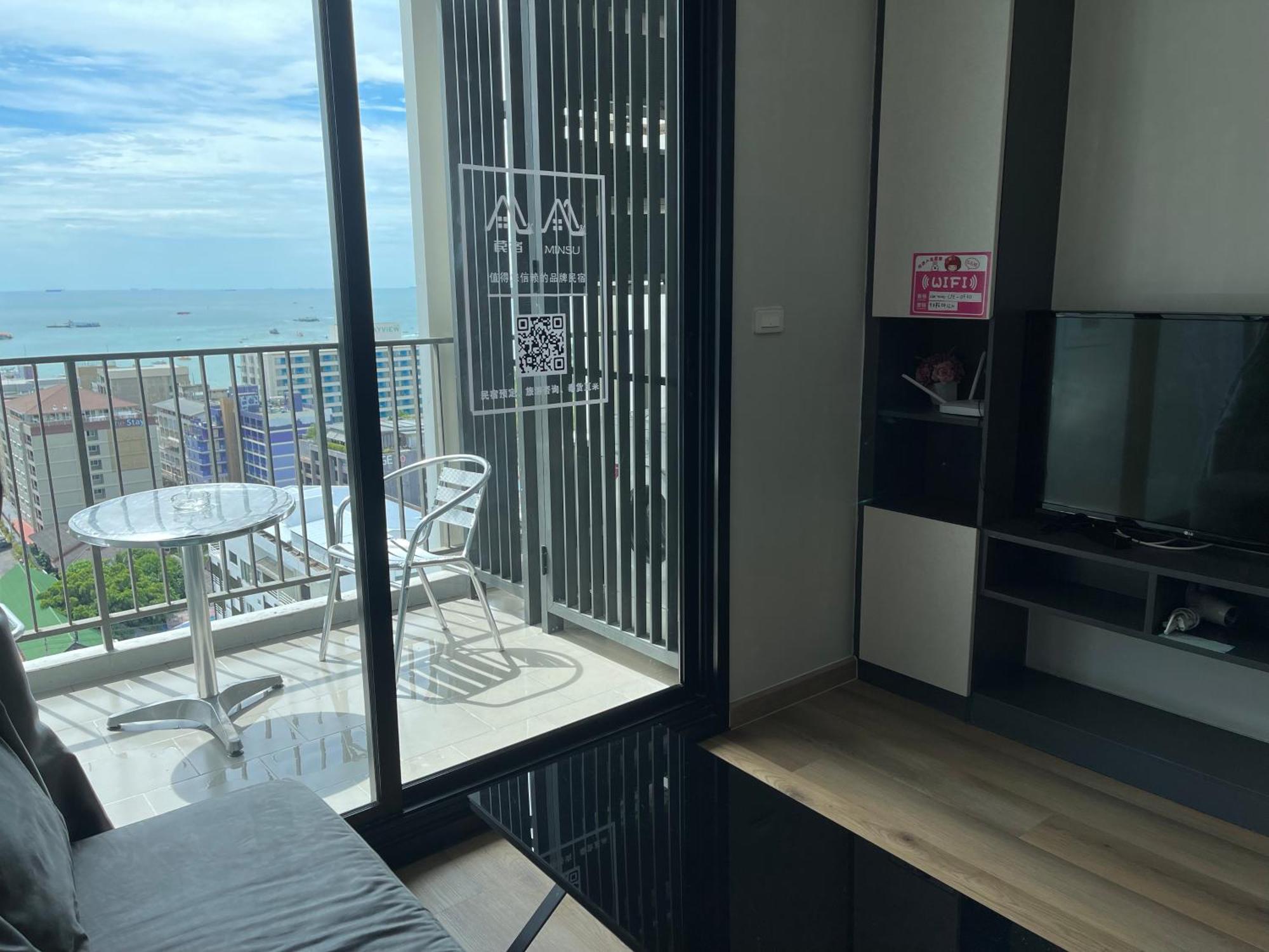 The Base Central Pattaya Exterior photo