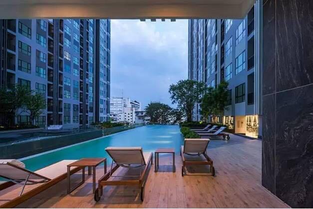 The Base Central Pattaya Exterior photo